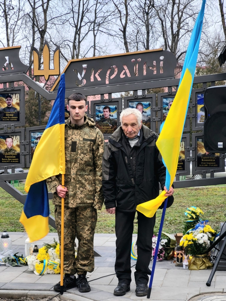 У Бурштині відкрили Меморіал Героїв 2