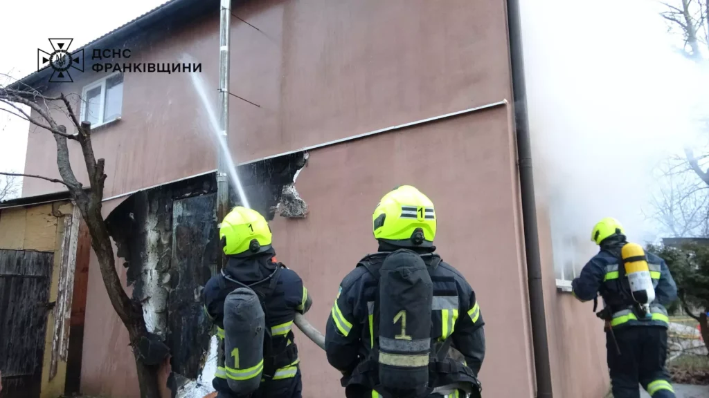 У Франківську горів двоповерховий житловий будинок 1