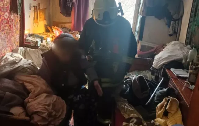 На Калущині вогнеборці врятували 81-річну жінку