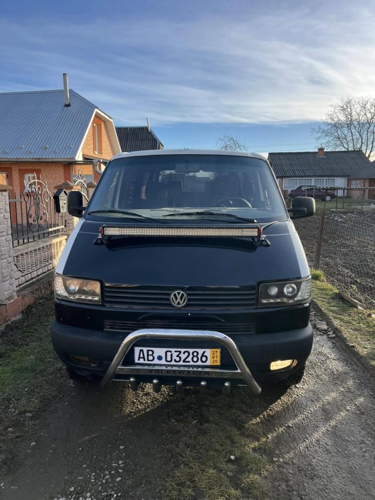 Мешканці села Верхня Калуського району купили за заколядовані гроші автомобіль для ЗСУ