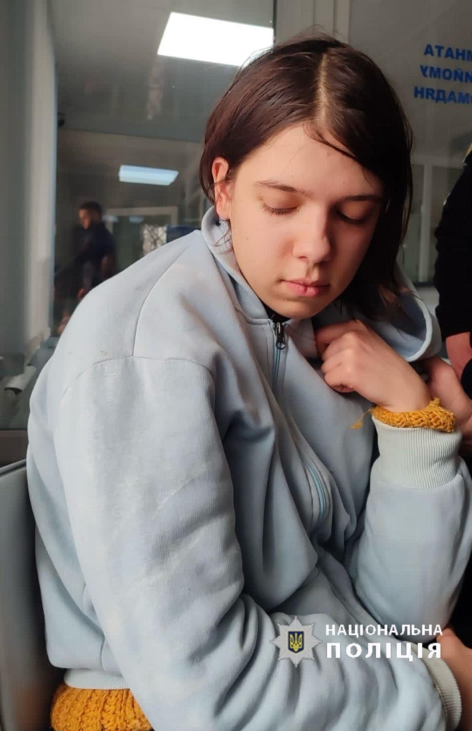 Прикарпатські поліцейські встановлюють особу неповнолітньої, яку виявили на Калущині