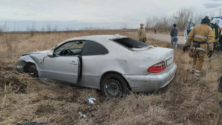 На Коломийщині Mercedes з'їхав у кювет