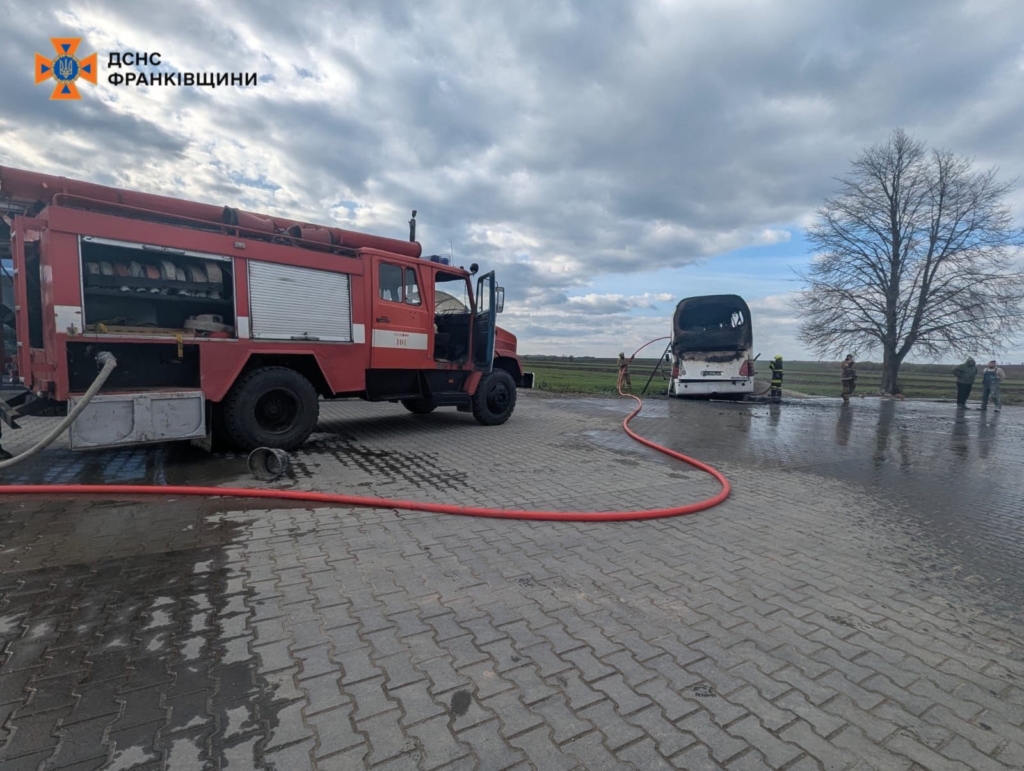 Горіли автобуси на Коломийщині