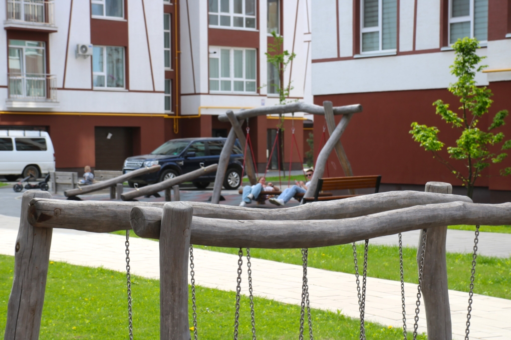 ЖК Опришівська слобода від компанії Ярковиця - гарний приклад екологічного ландшафтного дизайну території