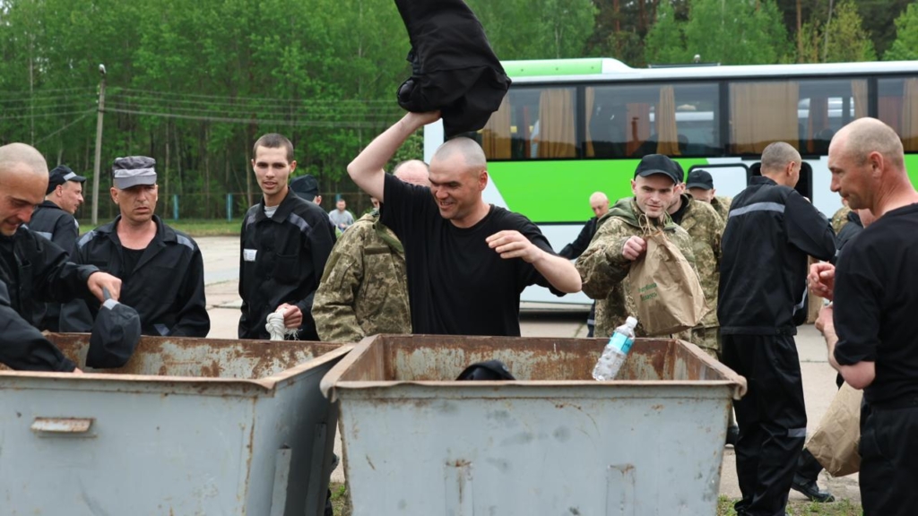 Завершився великий обмін "1000 на 1000: додому повернулися ще 303 захисники 2