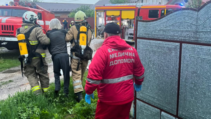 У Городенці на пожежі врятували чоловіка