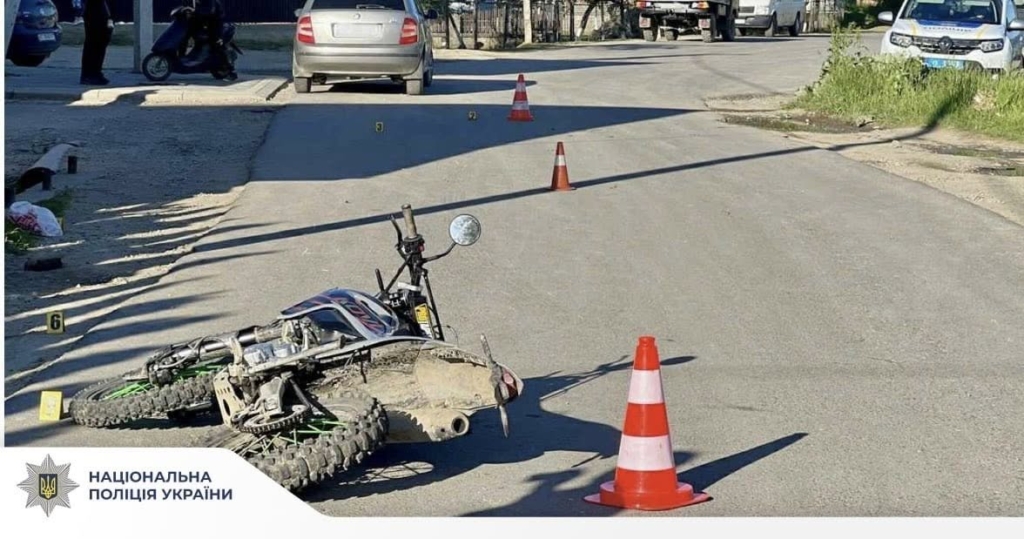 На Надвірнянщині п'яний мотоцикліст врізався в легковик — двоє у лікарні 1