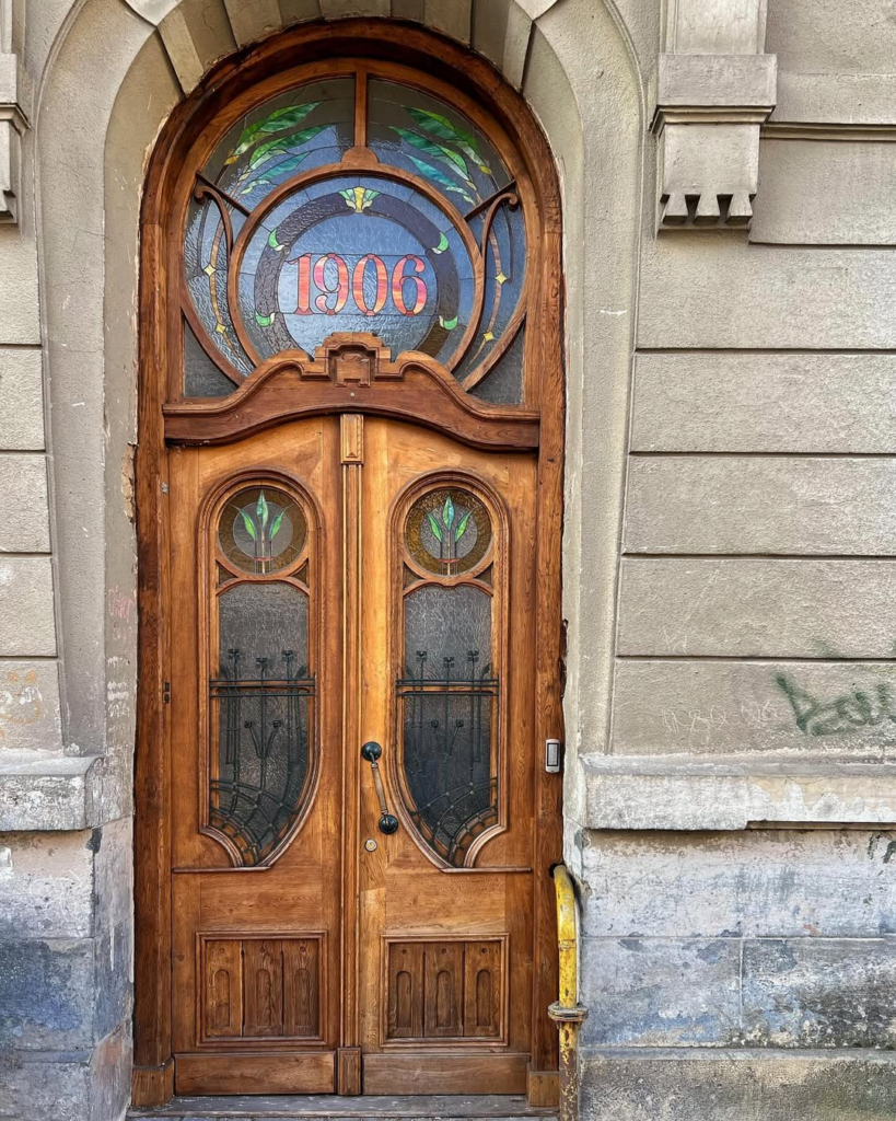 Інстазони Франківська: найкращі місця для красивих фото 17