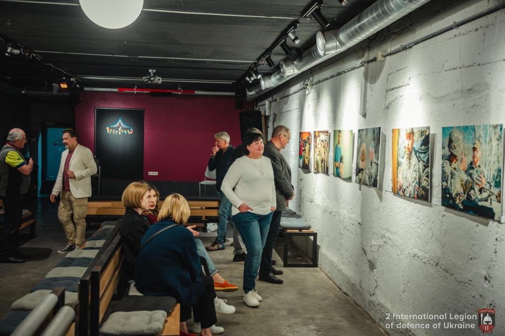 У Франківську відкрилася фотовиставка про іноземних добровольців