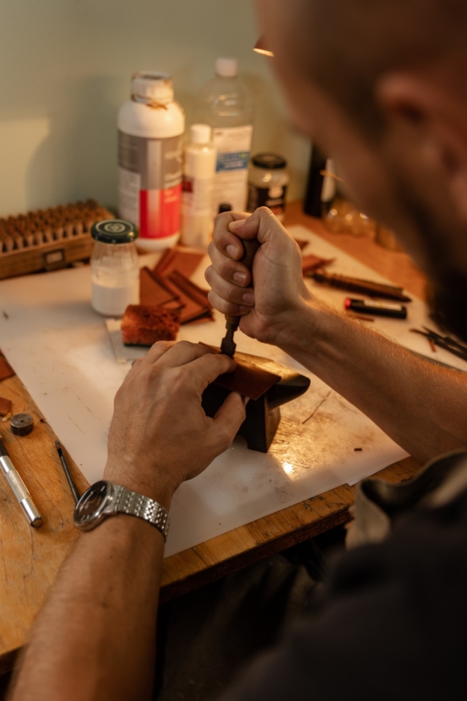 Шкіряні вироби Leather House від Богдана Пророка