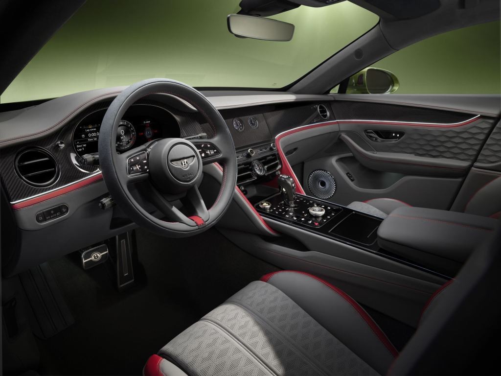 Чому Bentley Flying Spur — це більше, ніж просто автомобіль 2