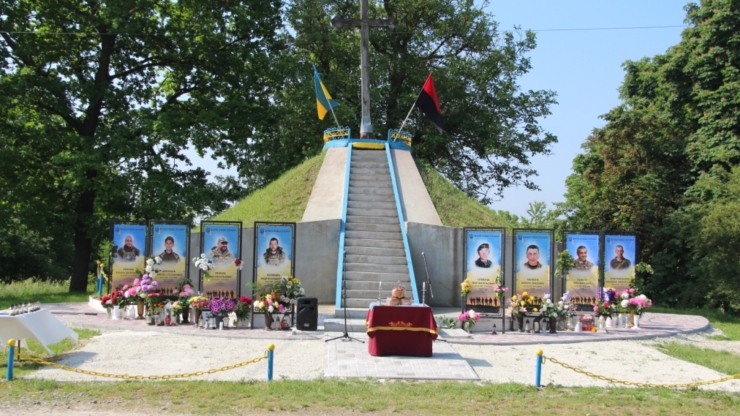 На Прикарпатті відкрили пам'ятні банери бійцям Михайлу Ключевському та Василю Рибчину
