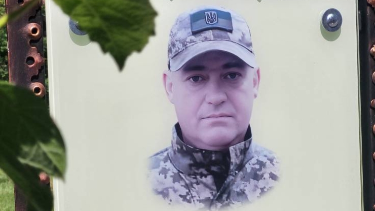 У Бурштинській громаді відкрили пам'ятну дошку бійцю В’ячеславу Янківу