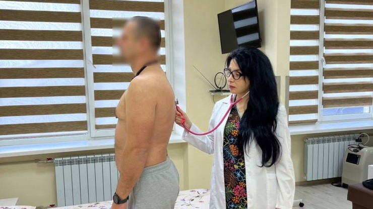 Підозрювали виразку, а виявили рак: завдяки ранній діагностиці франківські медики врятували пацієнта