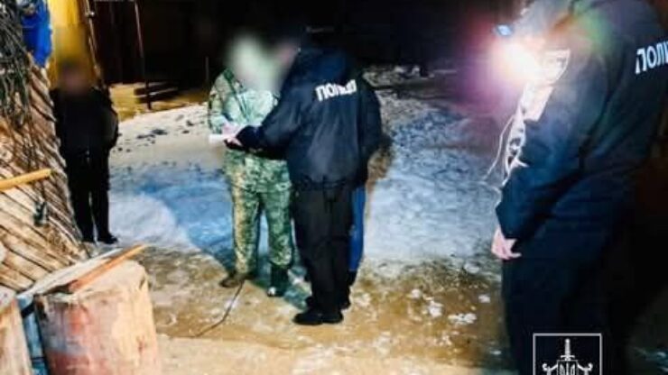 На Прикарпатті судитимуть чоловіка, який вбив сокирою свою 79-річну сусідку