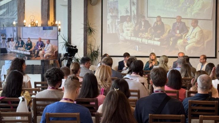 Лікування раку молочної залози: у Франківську провідні фахівці обговорюють майбутнє онкології