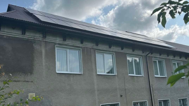 На трьох амбулаторіях у Рожнятівській громаді встановили сонячні електростанції