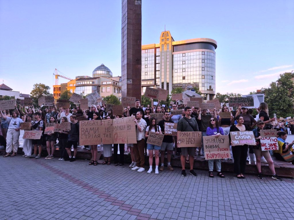 Франківці вдруге вийшли на акцію проти закону №12414 1