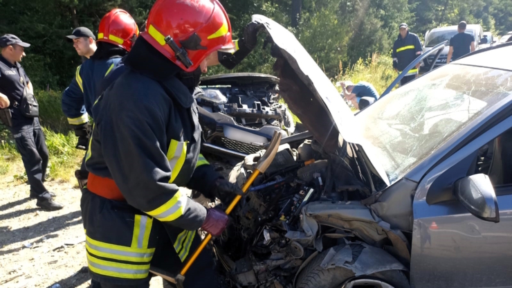 Двоє постраждалих у лікарні: поліція повідомила деталі ДТП на Верховинщині