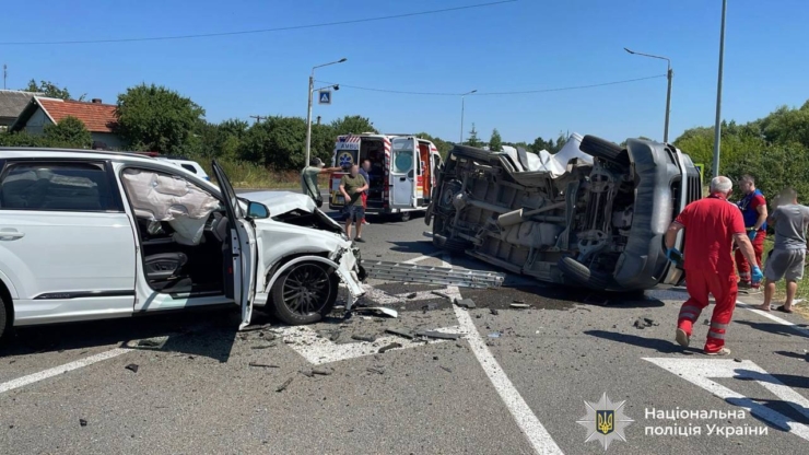 На Коломийщині зіткнулися автобус і легковик - є постраждалі