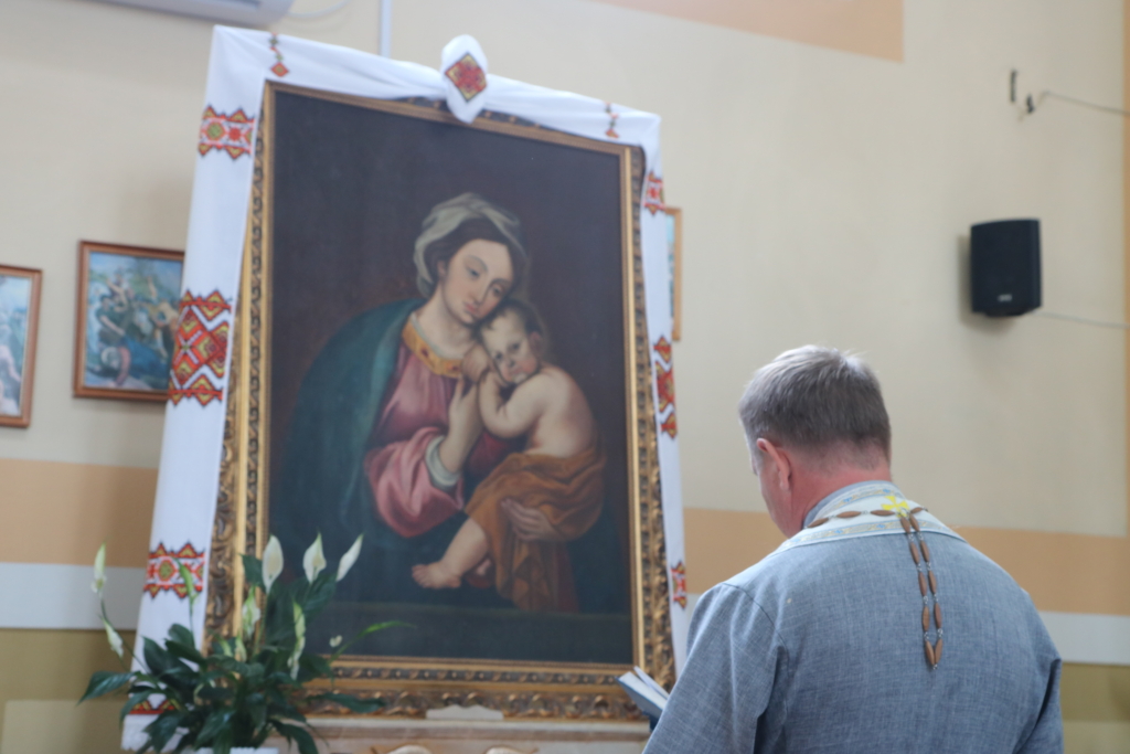 На території біблійного саду розташована церква, у якій зберігають копію Маріямпільської чудотворної ікони Богородиці.