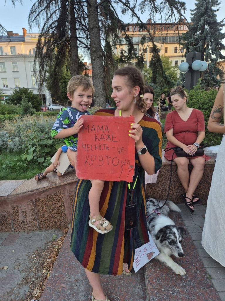 Франківці з дітьми та собаками беруть участь у акції проти закону №12414