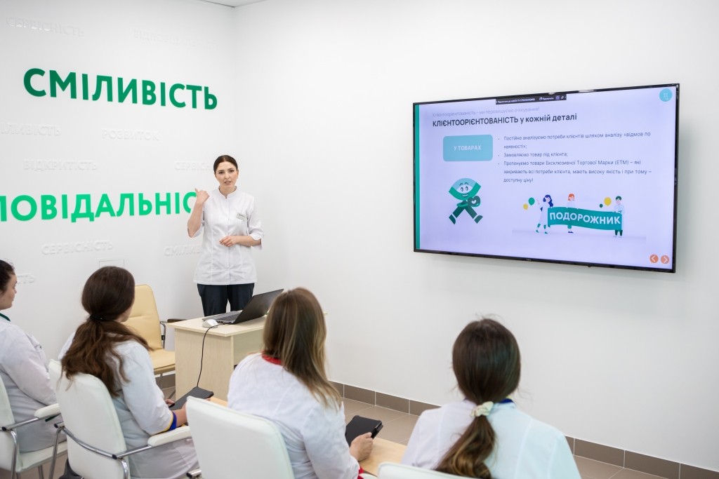 У Івано-Франківську відкрили «Навчальну аптеку Подорожник» 1