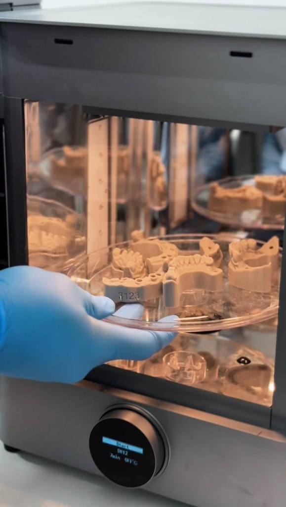 Як потрапити на безкоштовну консультацію до найкращого стоматолога-імплантолога в Івано-Франківську 2