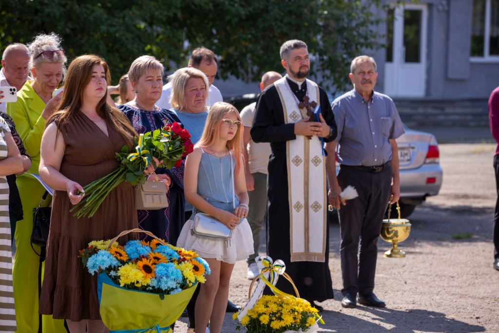Родичі і знайомі прийшли вшанувати пам'ять полеглого захисника
