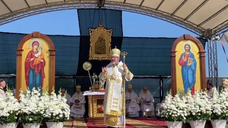 На прощі у Крилосі молилися за перемогу та передали авто ЗСУ