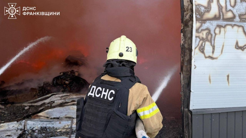 Після нічної атаки у Калуші призупинили освітній процес, містян просять не відчиняти вікна 2