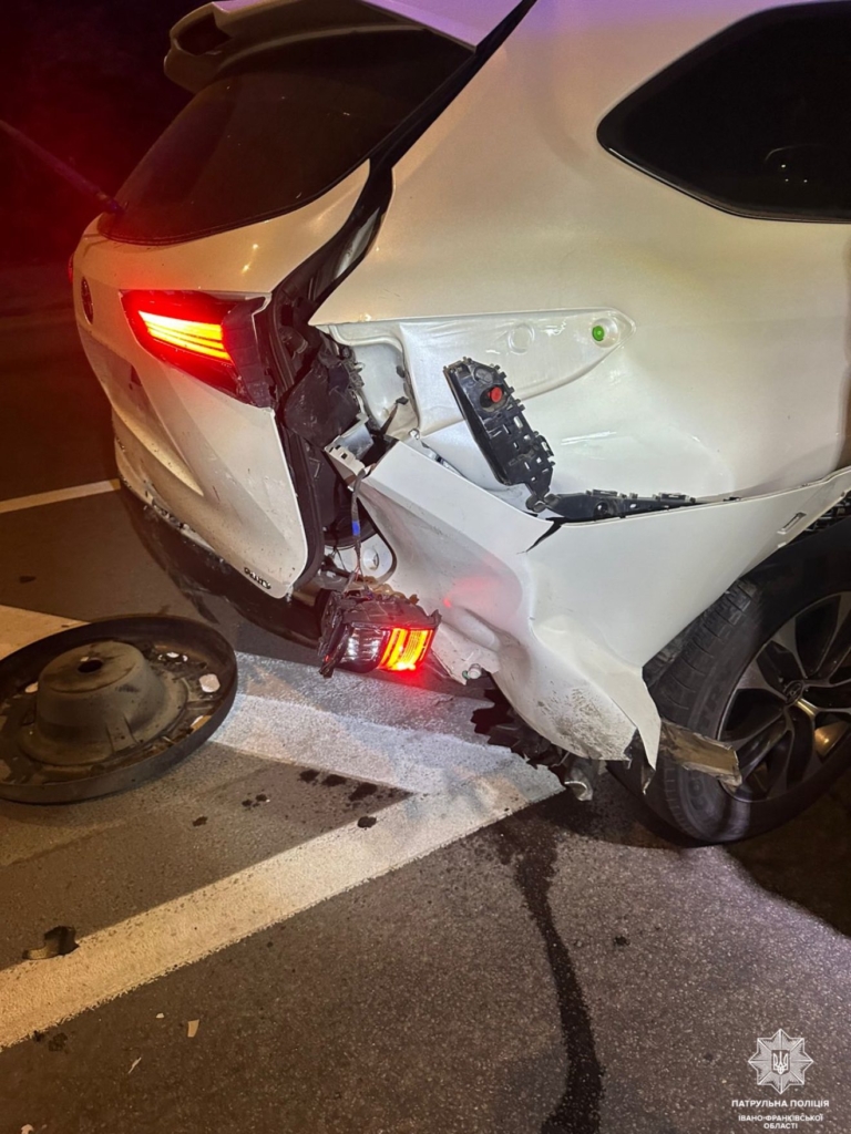 Вночі п'яний 22-річний франківець на BMW врізався у Toyota 1