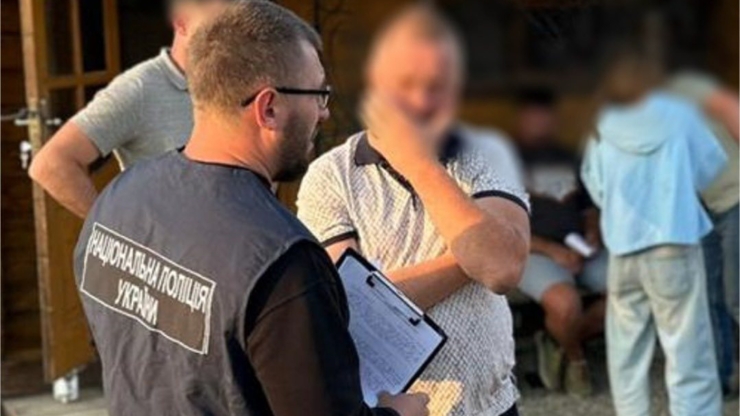 Поліцейські вилучили у мешканця Снятина автомат та набої до нього