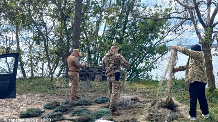 На Бурштинському водосховищі рибпатрульні вилучили майже 500 м сіток і 10 ятерів з рибою
