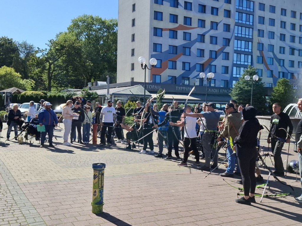 Стрільба з лука на фестивалі адаптивних видів спорту
