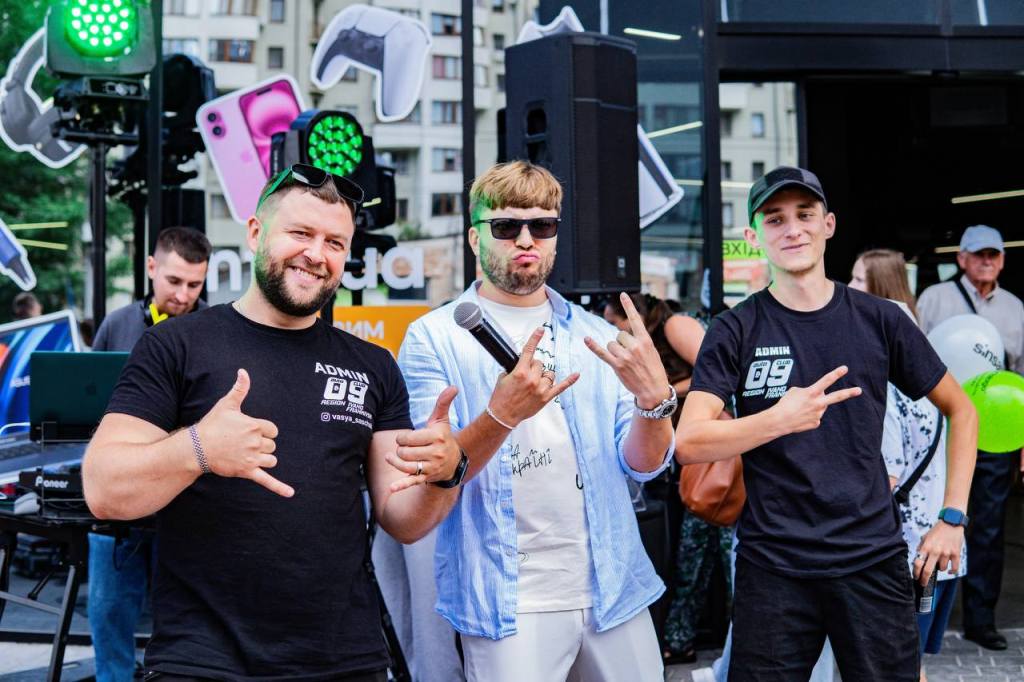 Новий сучасний торговий центр "А5" відкрився в Івано-Франківську 8