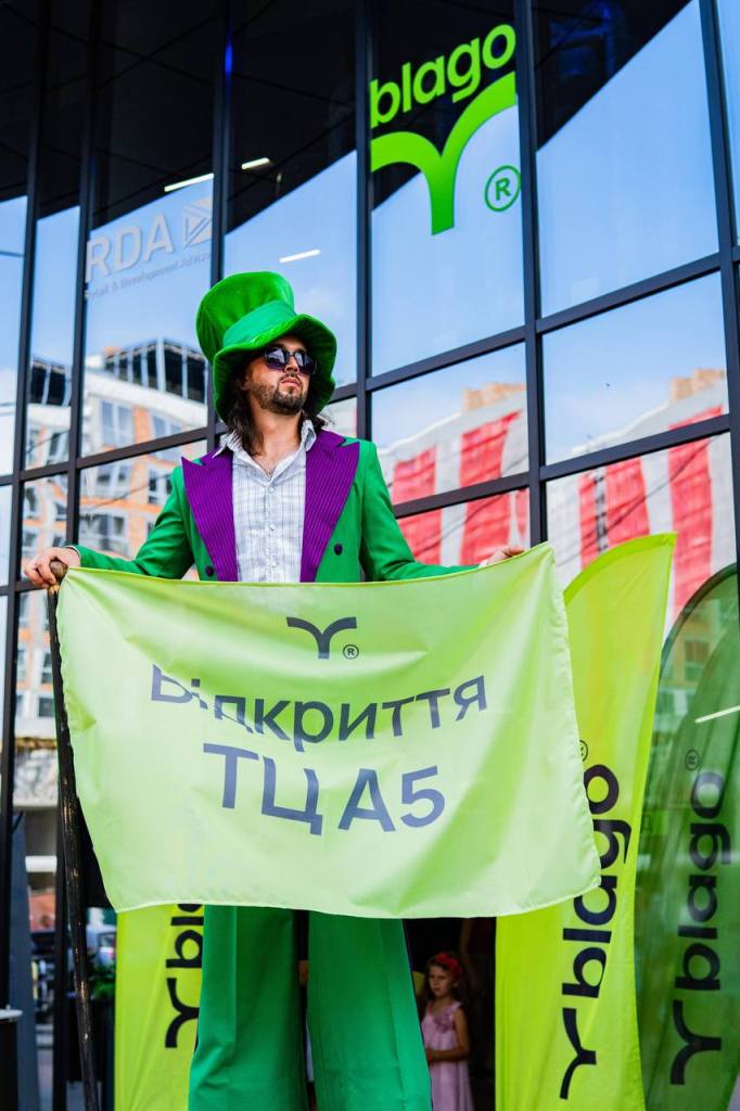 Новий сучасний торговий центр "А5" відкрився в Івано-Франківську 10