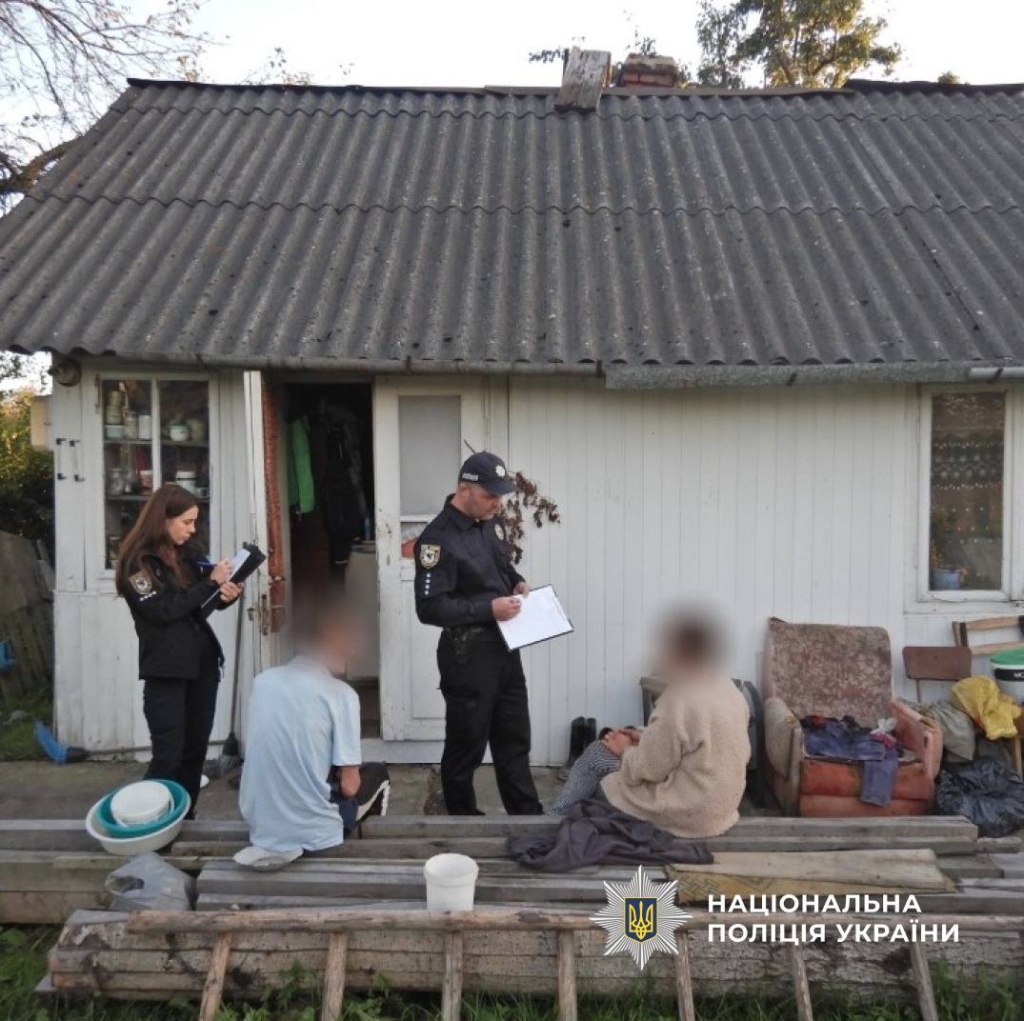 На Прикарпатті п'яна 32-річна жінка вдарила ножем матір 1