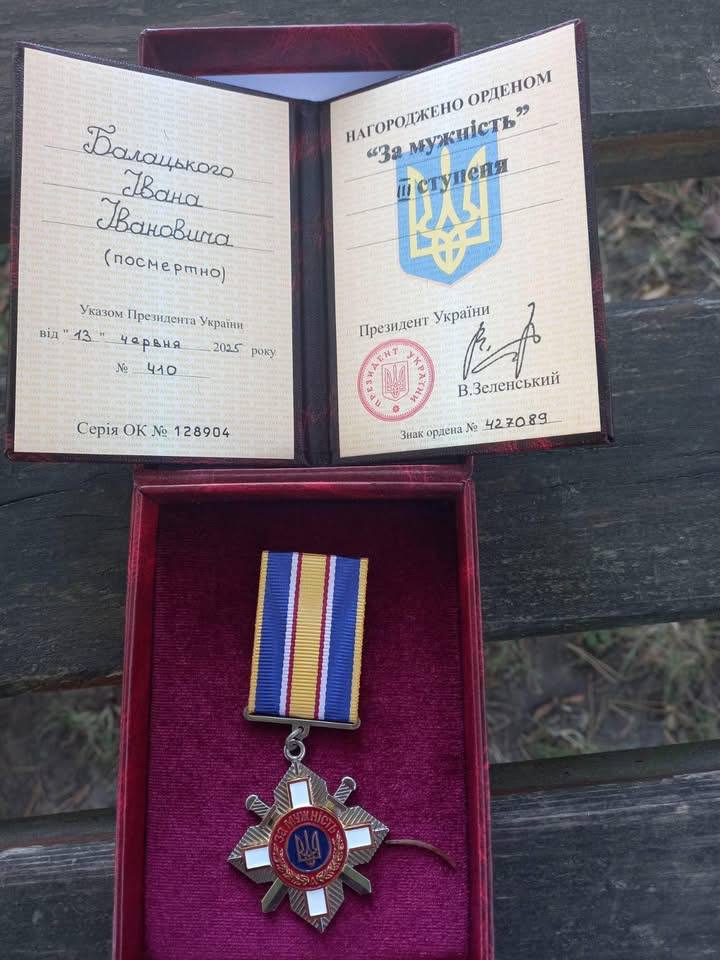Рідним двох захисників з Рогатинської громади вручили їхні ордени «За мужність» 1
