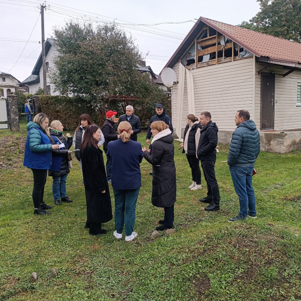 У Тисменицькій громаді внаслідок ворожої атаки пошкоджені житлові будинки. ФОТО 1