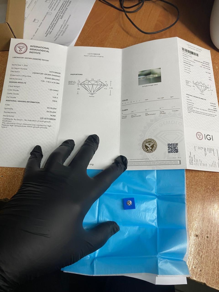 Прикарпатець намагався незаконно перевезти діаманти через кордон 1