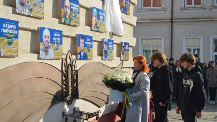 У Коломиї відкрили меморіальну дошку захиснику Володимирові Шевазі