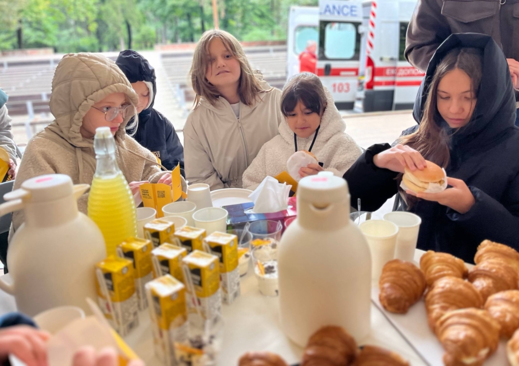 Франківські ліцеїсти відвідали освітній пікнік — побували у кареті швидкої та дізналися все про виклик 103. ФОТО 6