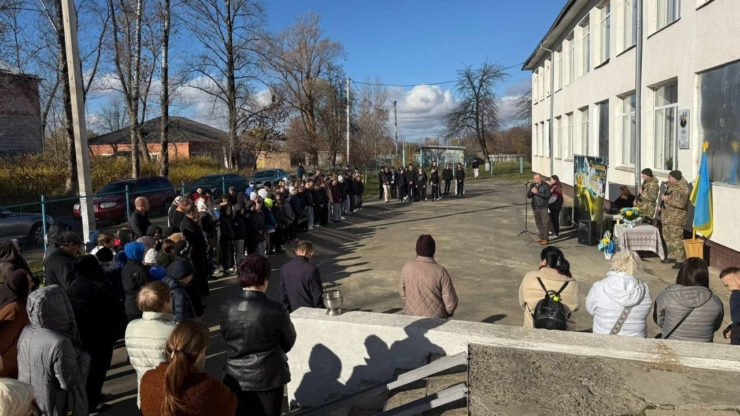 У Долині на фасаді ліцею №5 відкрили меморіальну дошку Віталію Москалю