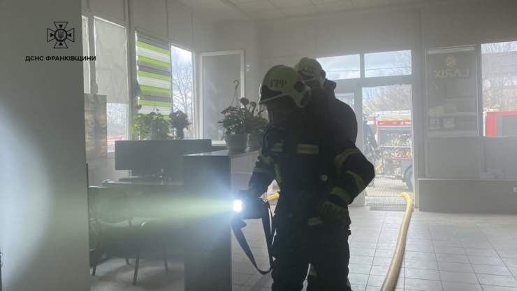 У Франківську внаслідок вибуху зарядної станції постраждали двоє людей