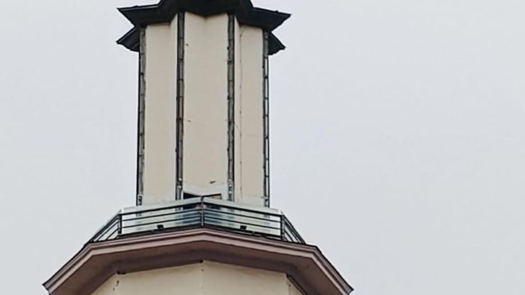 За полонених та безвісти зниклих: у Франківську на ратуші підійняли "Прапор надії"