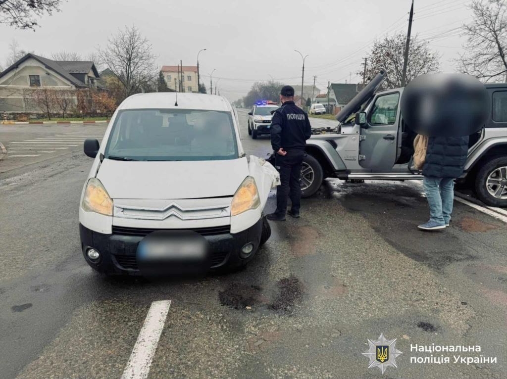 У Коломиї зіткнулися дві автівки — одного з водіїв госпіталізували 1