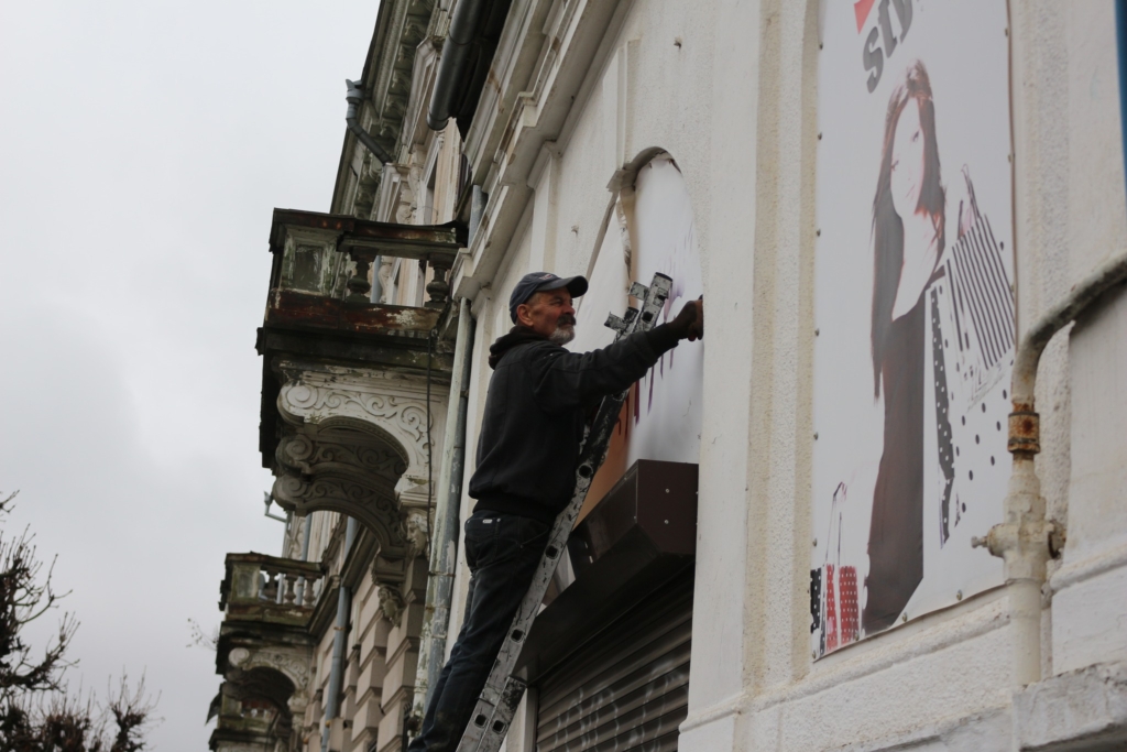 У Коломиї продовжують демонтувати незаконну рекламу 2
