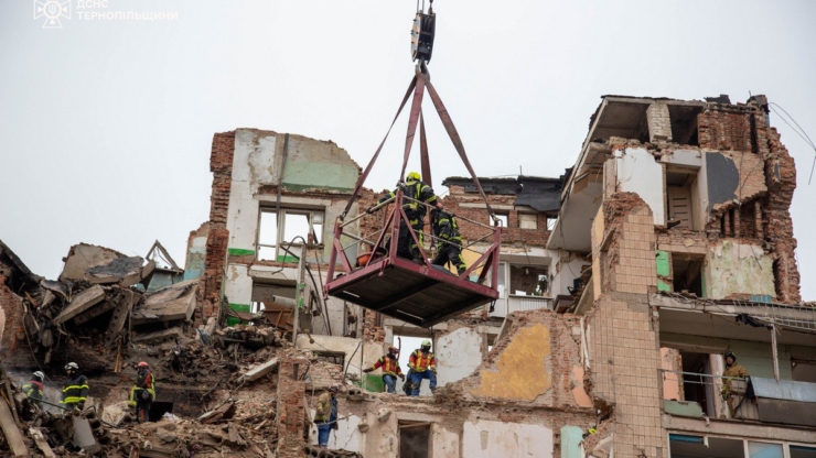 У Тернополі кількість жертв внаслідок ворожого обстрілу зросла до 31
