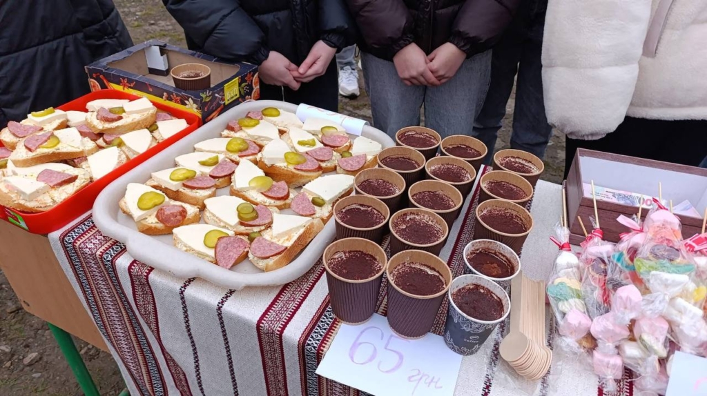 У Білих Ославах школярі наярмаркували майже 80 тис. грн на ЗСУ 1